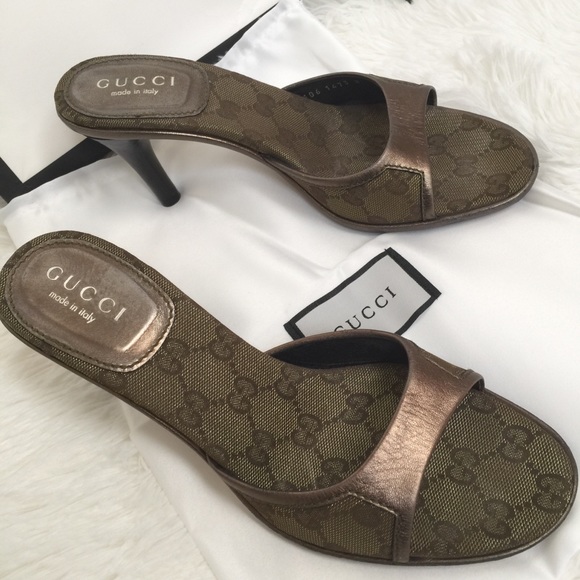 Authentic Gucci Gold Metallic Sandals - Picture 2 of 5